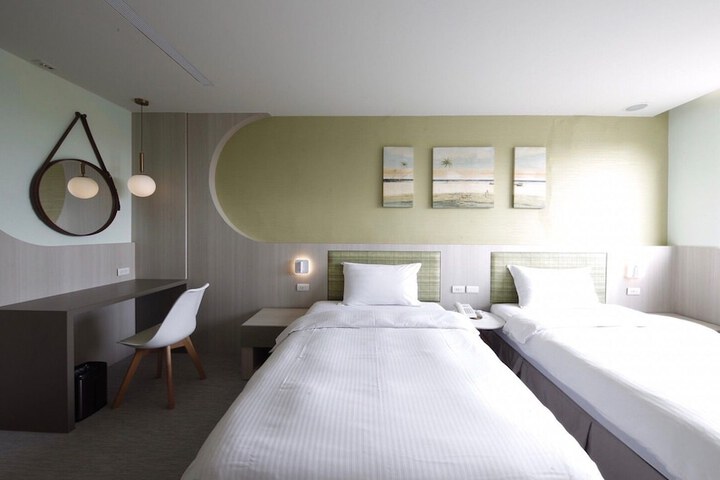 Room 28 of 65