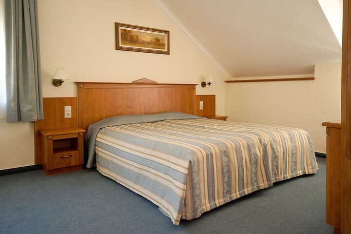 Room 7 of 42