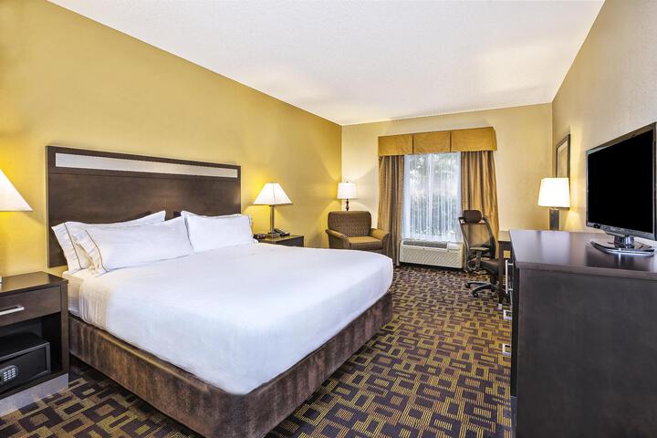 Standard Room, King or Two Doubles (2 of 2)