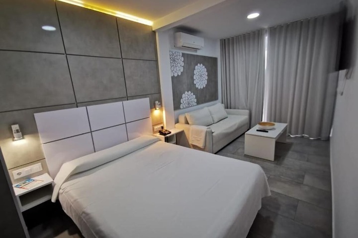 Room 9 of 48