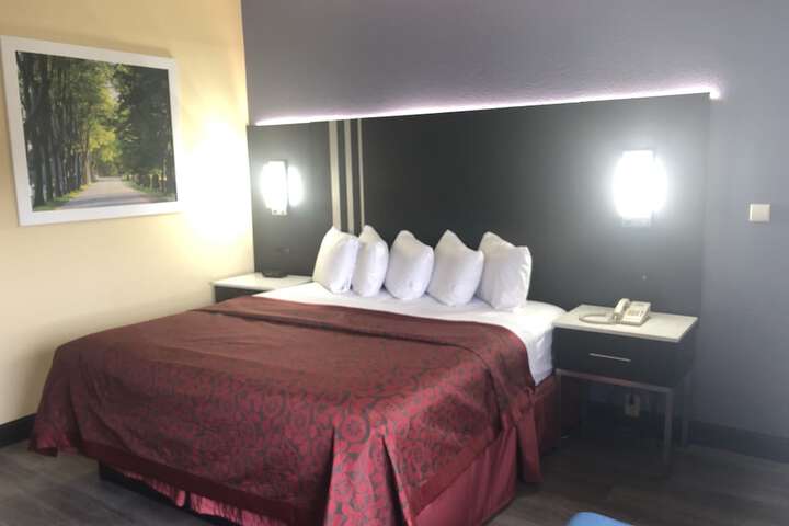 1 King Bed (8 of 8)