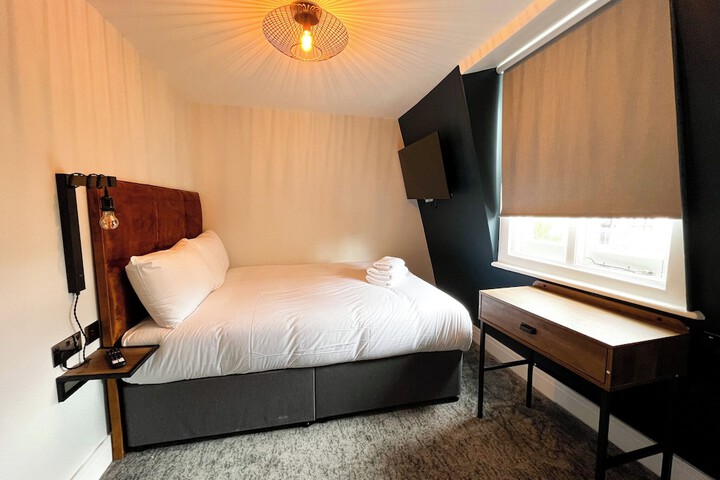 Room 7 of 19