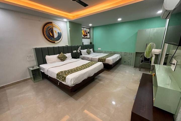 Room 9 of 34