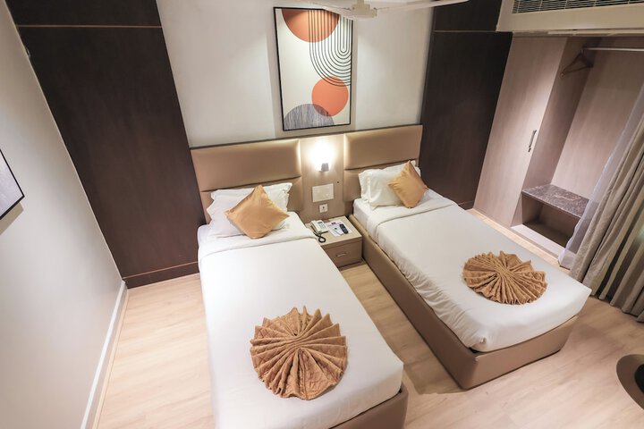 Room 8 of 15