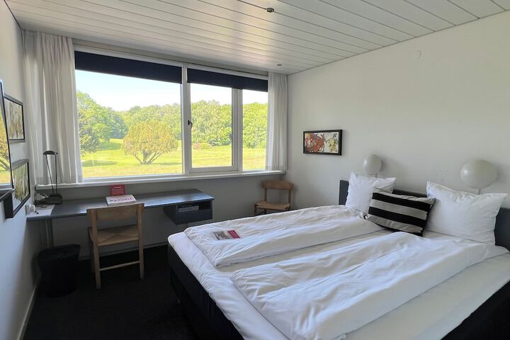 Room 4 of 17