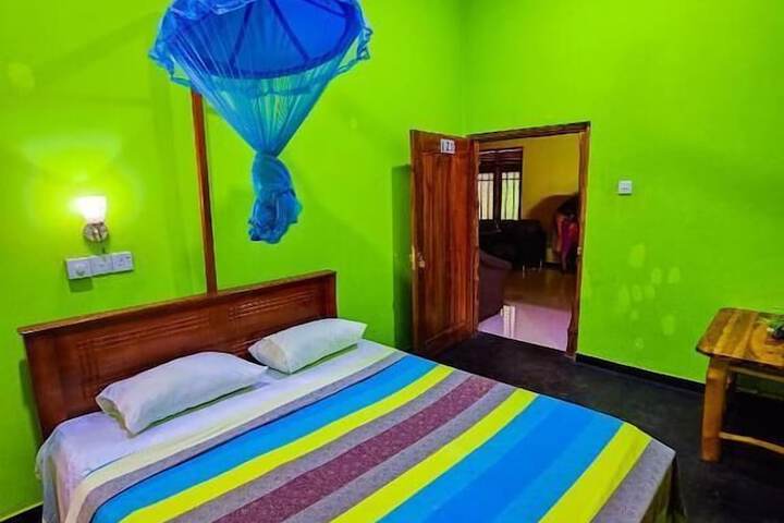 Room 10 of 33
