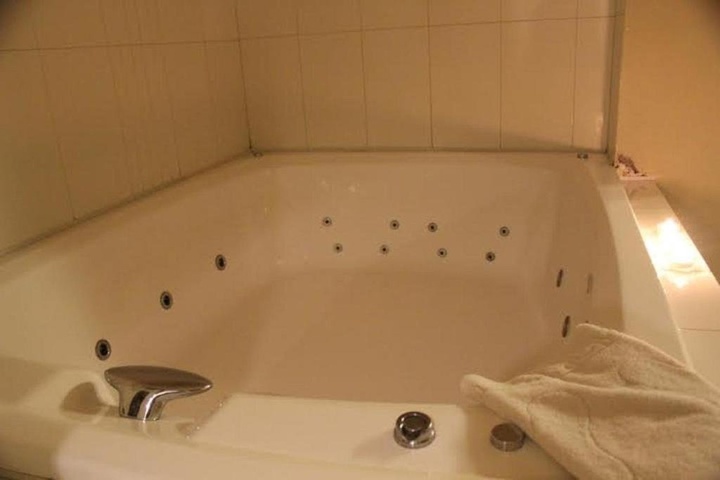 Room 6 of 15