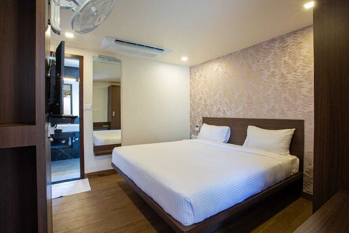 Room 16 of 33