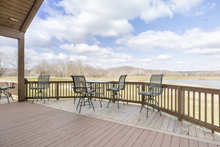 Sundeck 77 of 85
