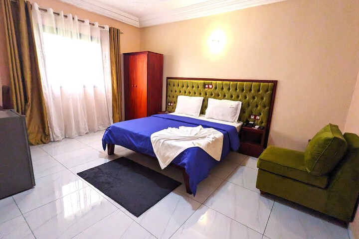 Room 6 of 46
