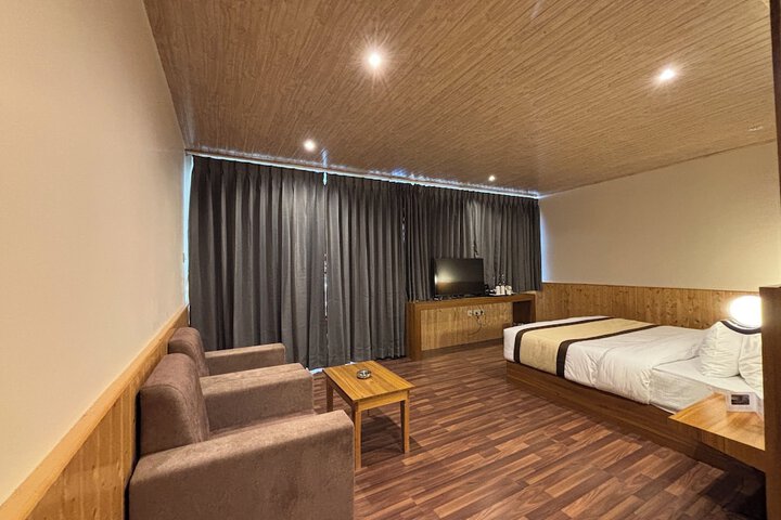 Room 32 of 67