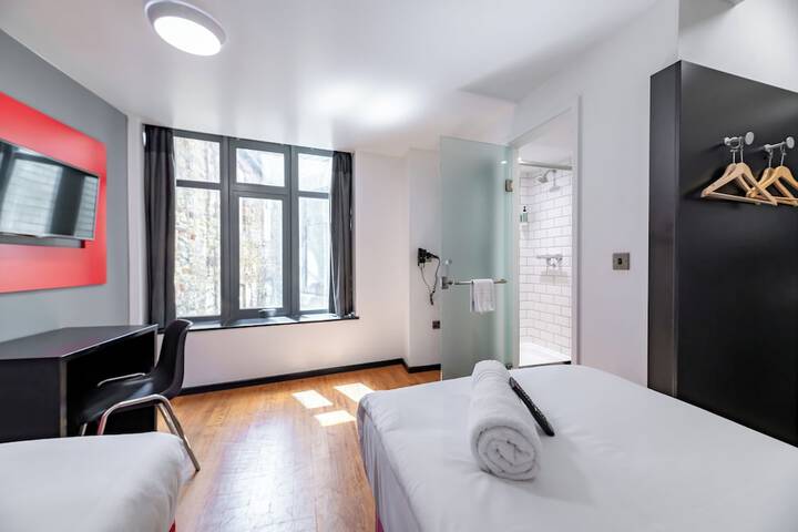 Room 45 of 100