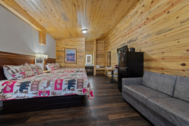 Room 33 of 153