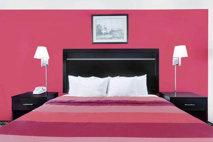 1 King Bed Accessible (16 of 16)