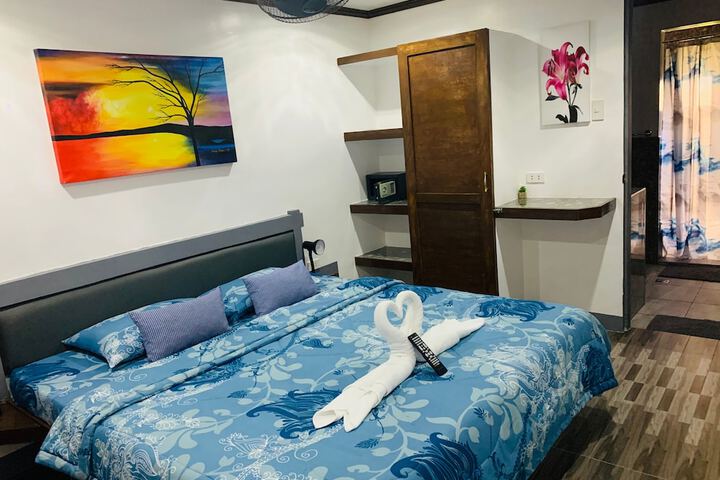 Room 18 of 122
