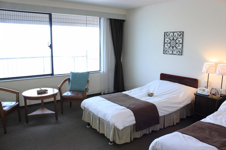 Room 13 of 42