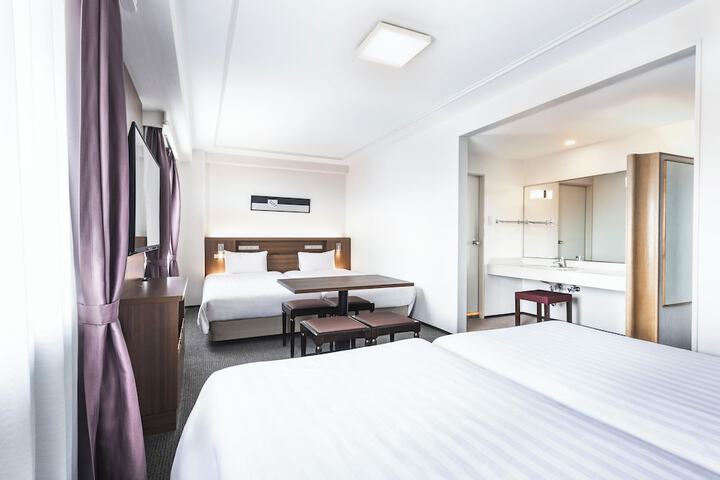 Room 8 of 22