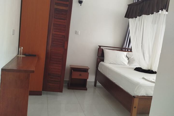 Room 8 of 39