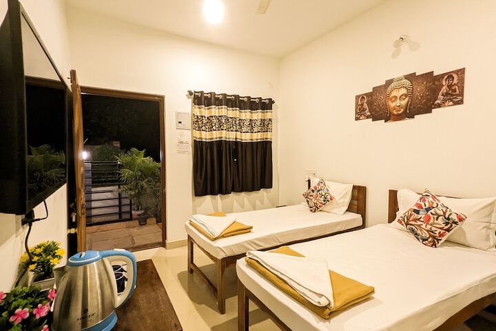 Room 3 of 27