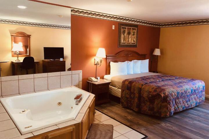 1 King Bed Suite (5 of 13)
