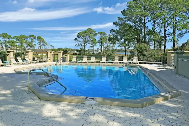 Pool 11 of 20