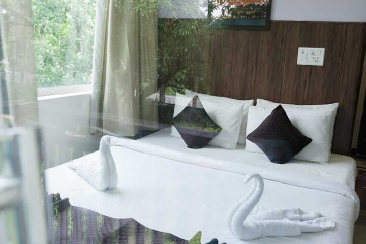Room 4 of 16
