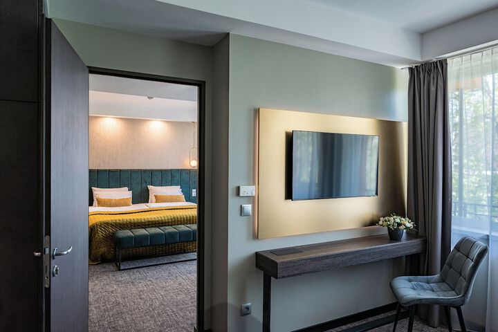 Room 33 of 68