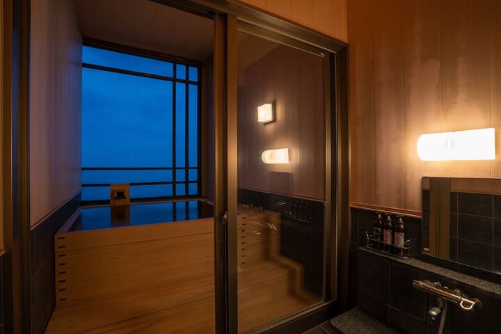 Room 52 of 80