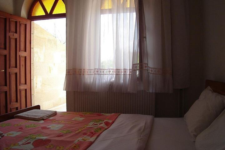 Room 8 of 32