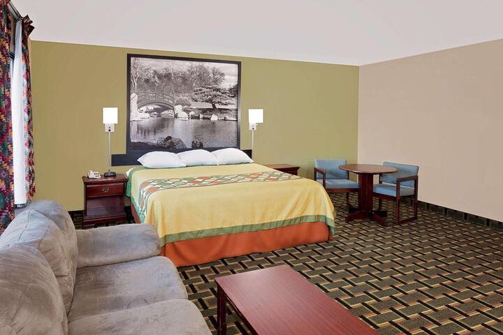 1 King Bed (4 of 5)