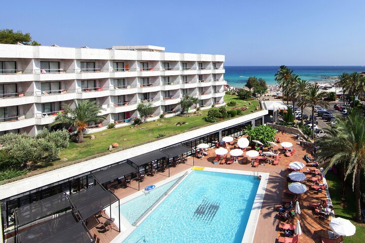 Hotel Pool