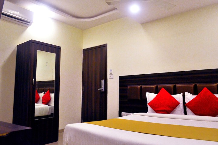 Room 9 of 23
