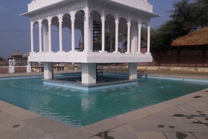 Pool 31 of 105