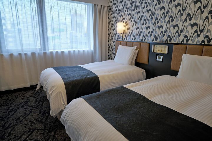 Room 12 of 38