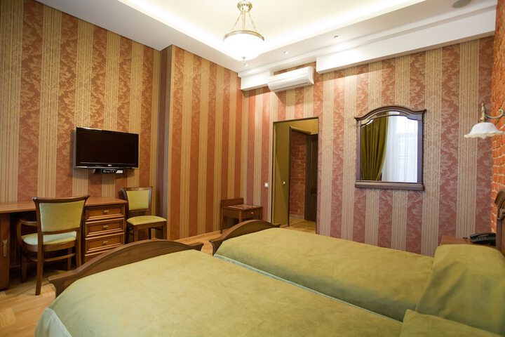 Room 13 of 34