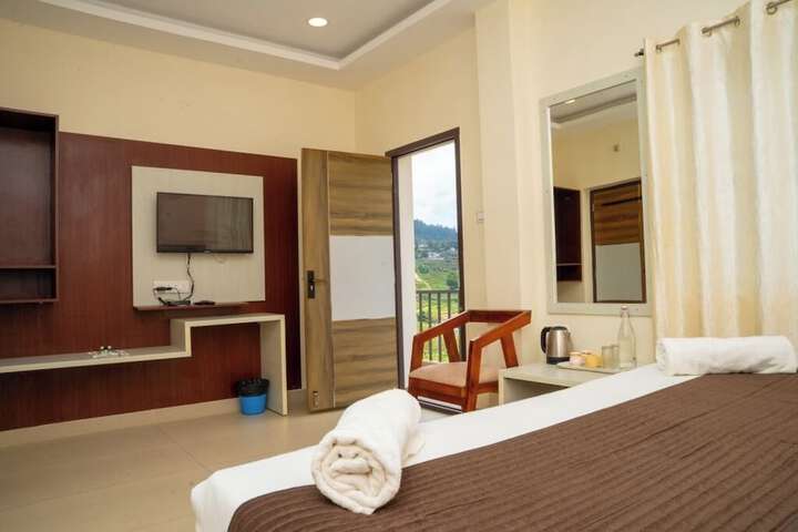 Room 9 of 37