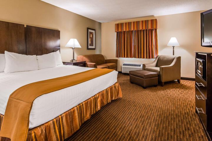 2 Double Beds Work Desk Microwave and Refrigerator Full Breakfast (5 of 6)