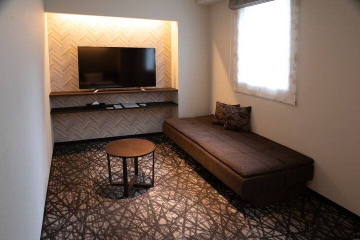 Room 8 of 48