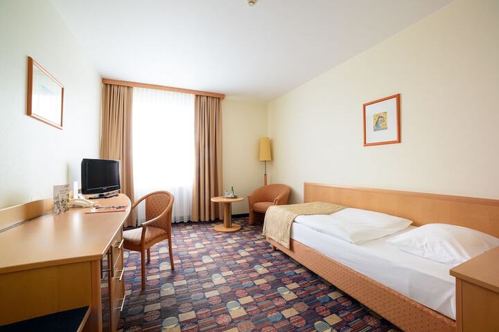 Room 35 of 180