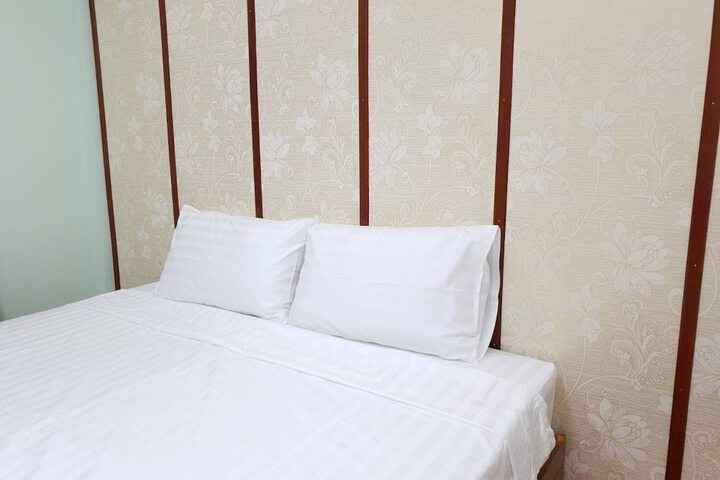 Room 2 of 3
