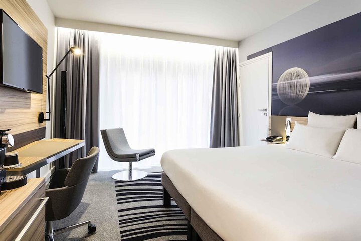 Room 10 of 77