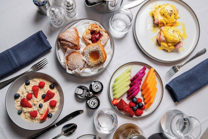 Breakfast/Coffee Service 72 of 118