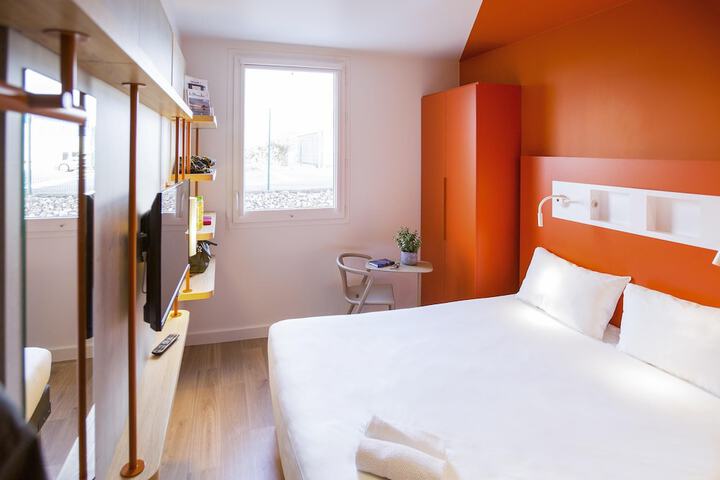 Room 8 of 21