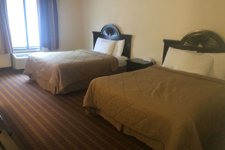 1 Queen Bed (8 of 37)