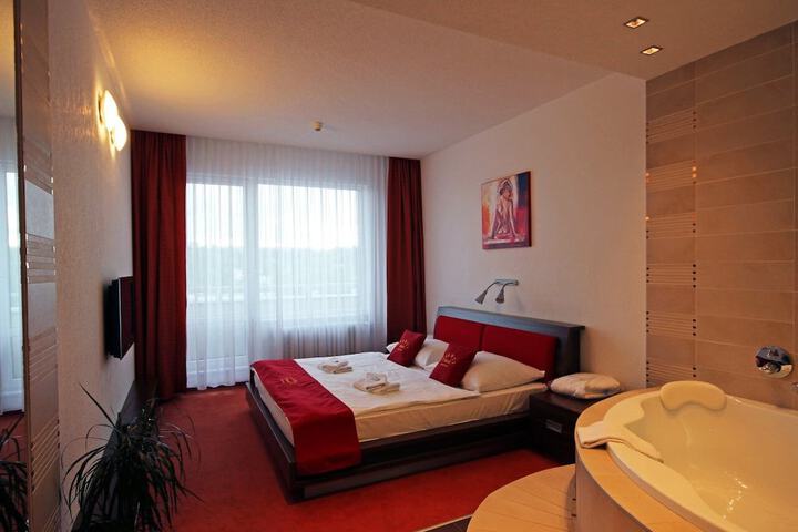 Room 18 of 79