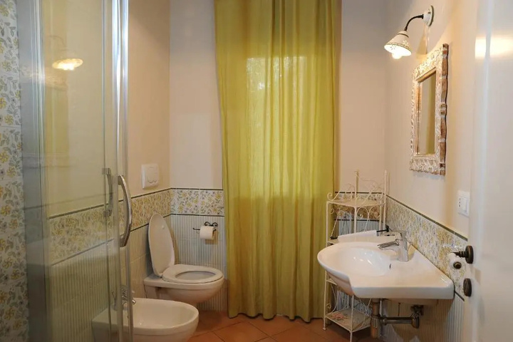 Room 8 of 20