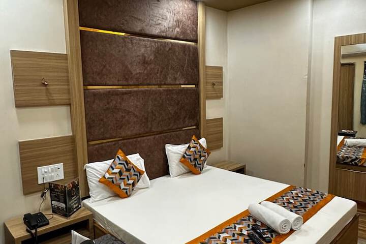 Room 9 of 38