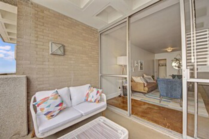 Room 14 of 16