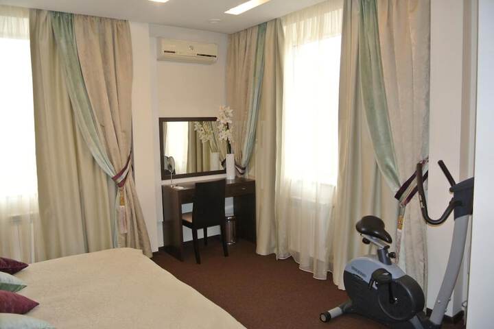 Room 21 of 37