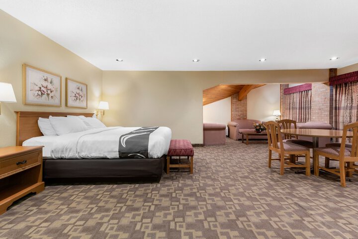 1 King Bed (11 of 13)